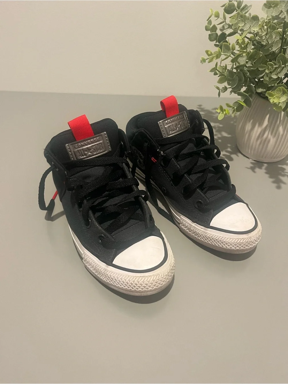 Converse Black Canvas Kids High-Top Sneakers with Red Accents Size 3.5